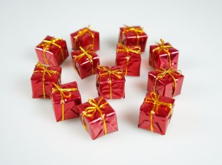 Ozdoba świąteczna prezenciki 12szt. czerwone 2,5cm Arpex (BN5984CZE-3528)