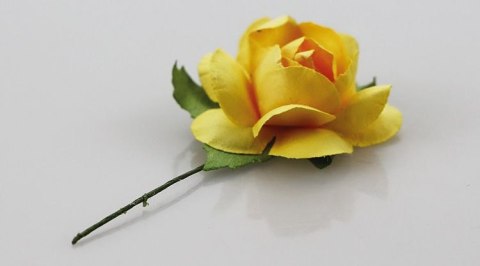 Ozdoba papierowa Craft-Fun Series róże na druciku Titanum (25YX0902-12- yellow)