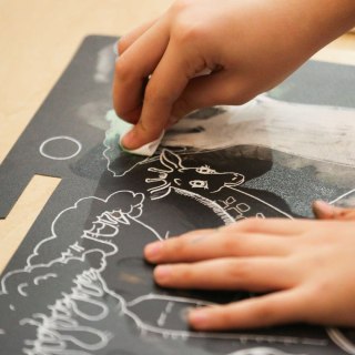 Podkład na biurko FUNNY MAT BLACK- KREDA SAFARI sfu1046 czarny polipropylen PP [mm:] 400x400 Strigo (8681379310446)