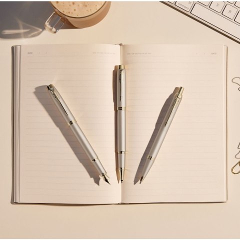 Ekskluzywne pióro kulkowe im f MONOCHROME CHAMPAGNE wkład niebieski Parker (2172955)